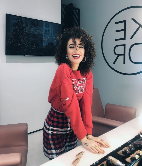 Надя Дорофеева начала 2019-й с кардинально новой прически