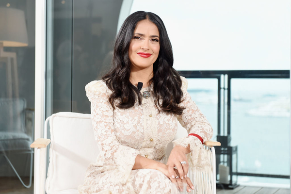 52-летняя Сальма Хайек поразила фигурой в купальнике