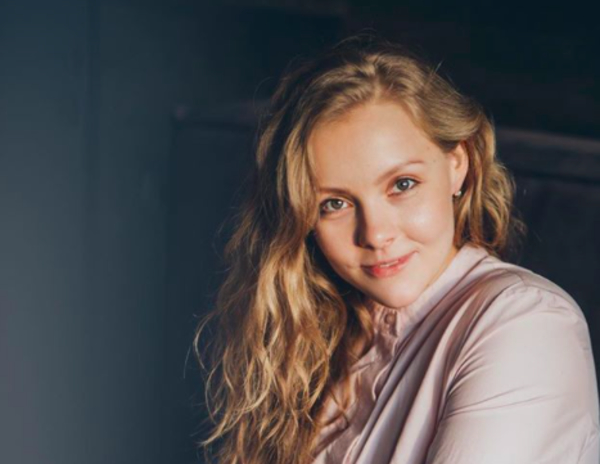 Алена Шоптенко умилила фанов новогодней семейной фотосессией