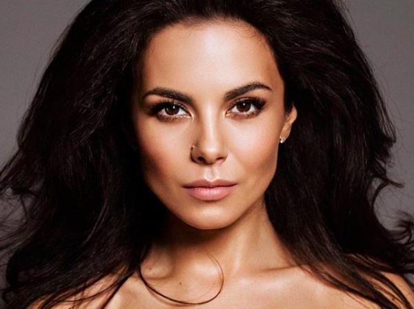 Настя Каменских показала горячее фото в купальнике