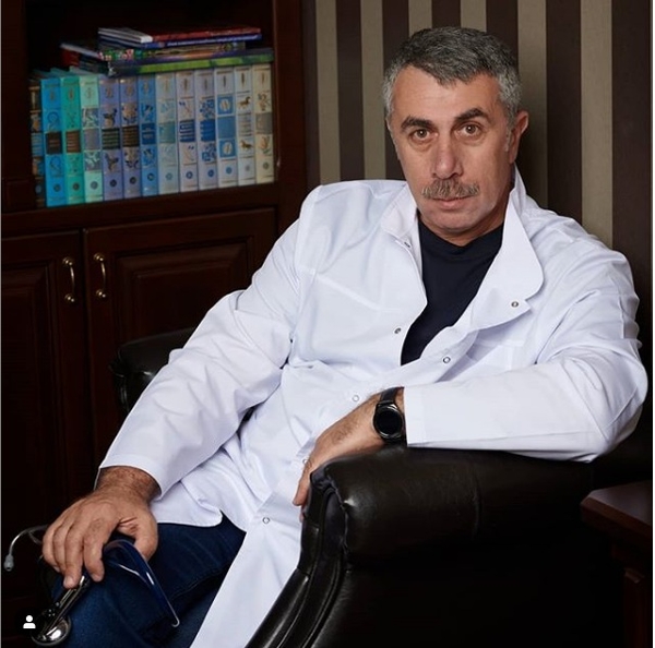 Комаровский рассказал, в каком возрасте можно начинать носить каблуки