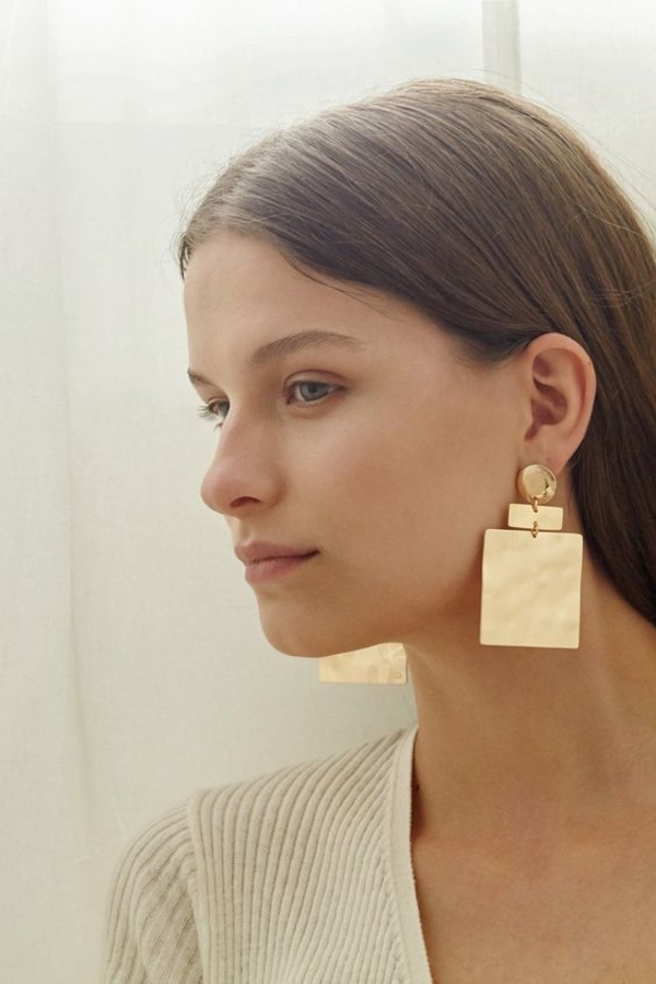 Новый тренд в аксессуарах: Массивные серьги