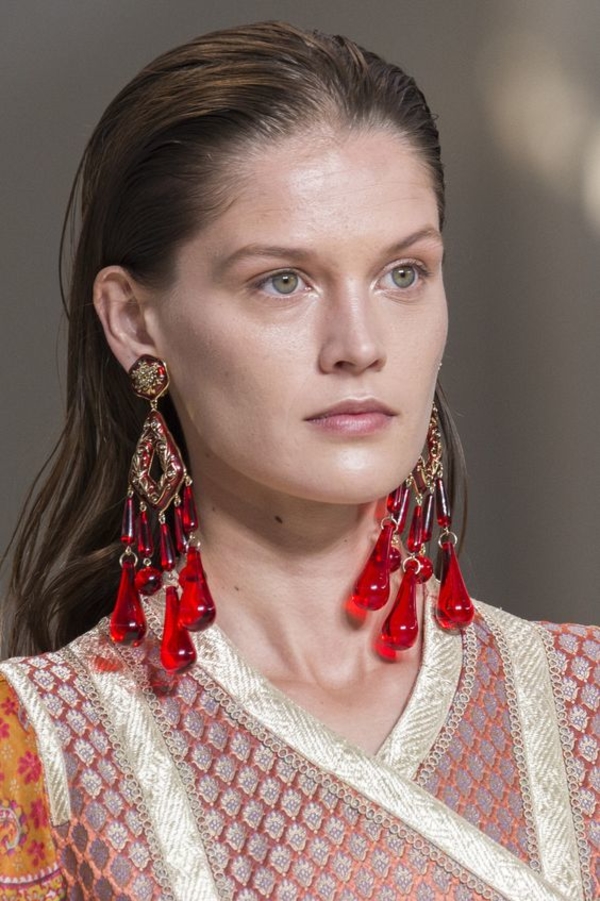 Новый тренд в аксессуарах: Массивные серьги