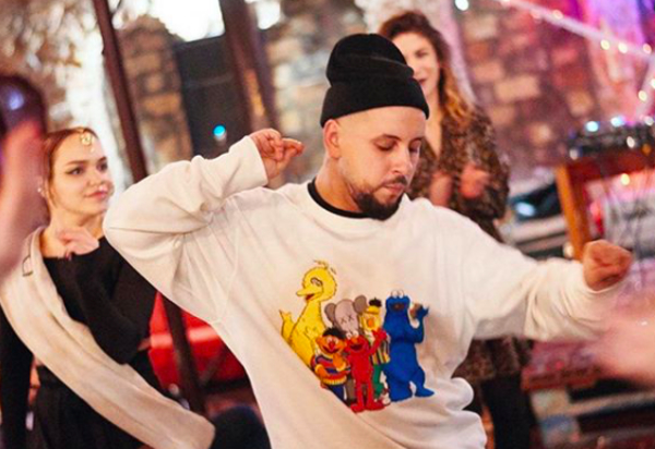 MONATIK показал редкое семейное фото