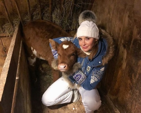 Оксана Марченко назвала новорожденного теленка