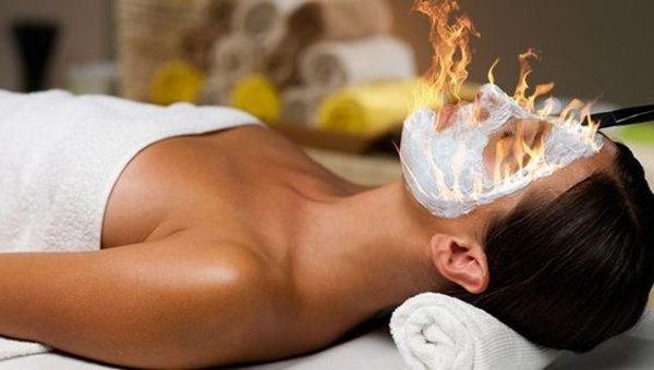 ТОП-5 самых странных процедур для лица, которые делают девушки