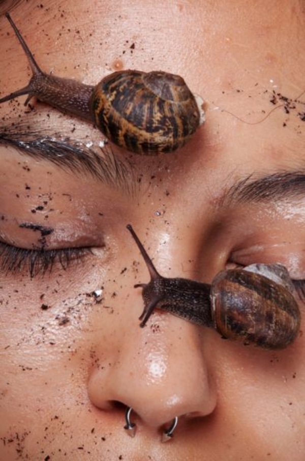 ТОП-5 самых странных процедур для лица, которые делают девушки