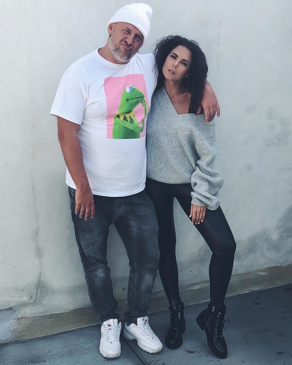 Теперь в Нью-Йорке: Настя Каменских поделилась свежим селфи с Потапом