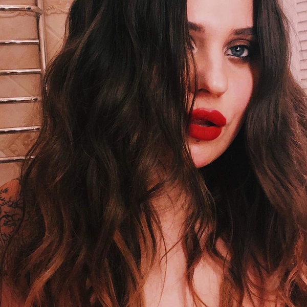 Солистка KAZKA похвасталась отличной спортивной растяжкой