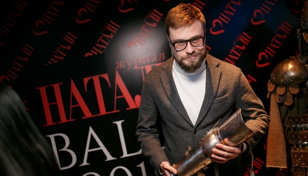 Рыцарь XXI века: телеведущий Егор Гордеев снялся для стильного календаря