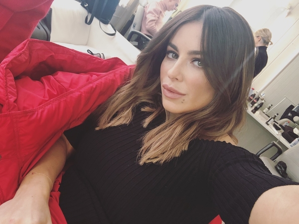 Тонкая талия и пышная грудь: Лорак порадовала фанатов утренним фото