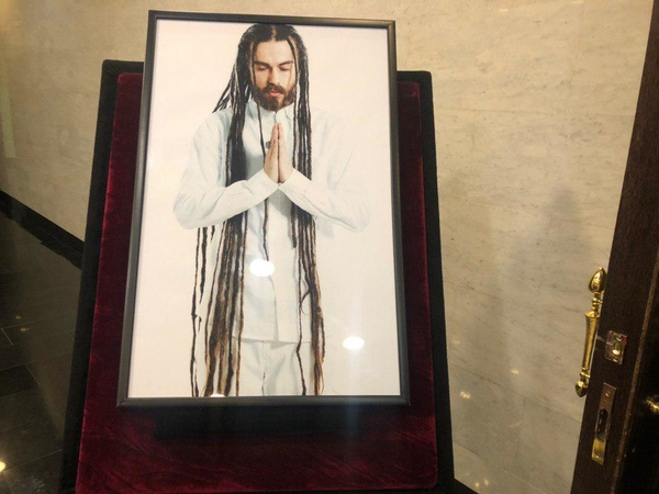 Каждый мог подойти к гробу: Как прошла церемония прощания с Децлом