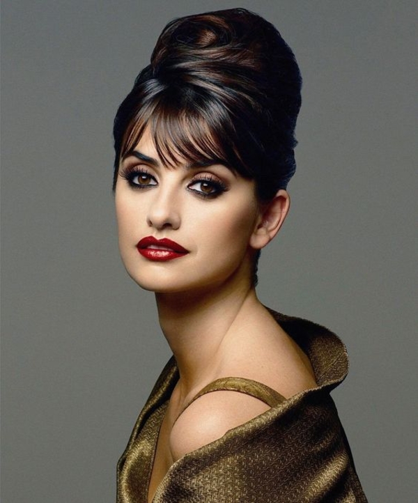 10 причесок, которые делают вас старше