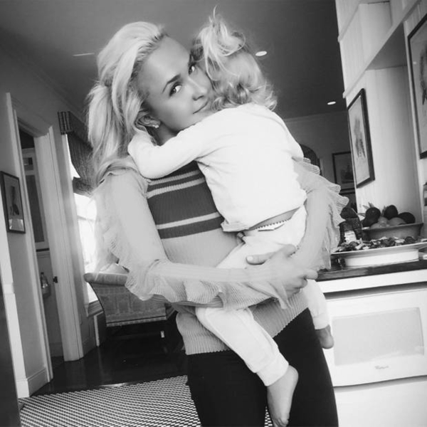 Не в Украине: Хайден Панеттьери опубликовала совместное фото с дочкой