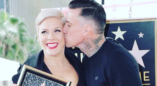 Pink показала трогательный подарок, который ей преподнесли дочь и сын