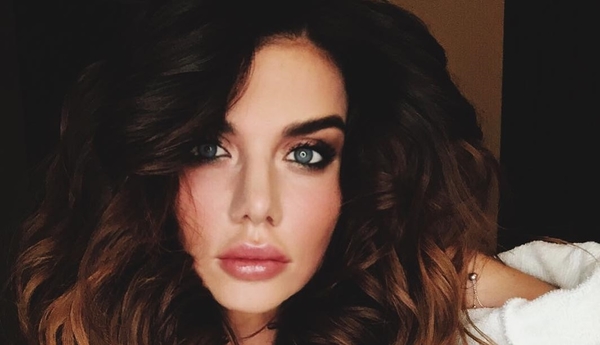 "Попу назвали не упругой": Седокова показала пресс и поделилась секретом похудения