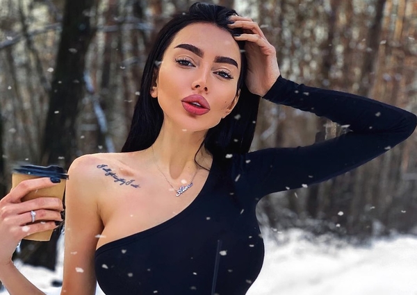 Популярную инста-диву Алену Омович затроллили из-за "пластики" и фотошопа