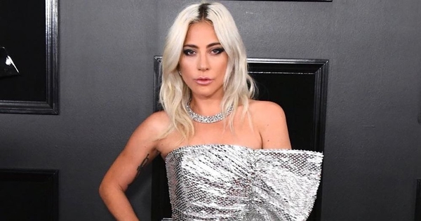 Леди Гага похвасталась новыми татуировками