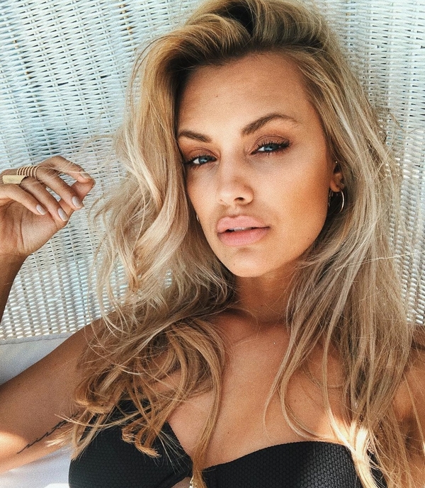 Скандал в мире моды: Стройную модель сняли в рекламе белья для пышнотелых