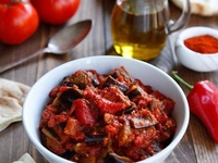 Закуски из баклажанов: рецепт теплого салата на праздничный стол