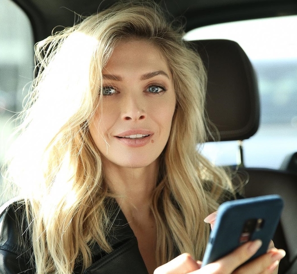 Маска как из "Молчания ягнят": Брежнева шокировала новым клипом