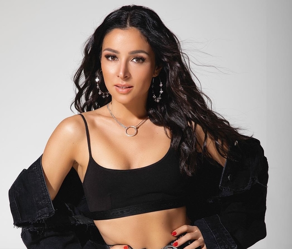 Злата Огневич и ведущая Надежда Матвеева смешно станцевали в пижамах