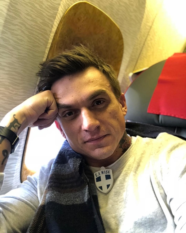 Тодоренко распахнула плащ - супруг в шоке: Топалов выставил забавное фото