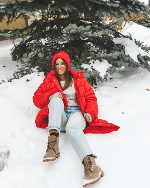 Вино, йогурты и борщ: Ани Лорак показала, что лежит у нее в холодильнике