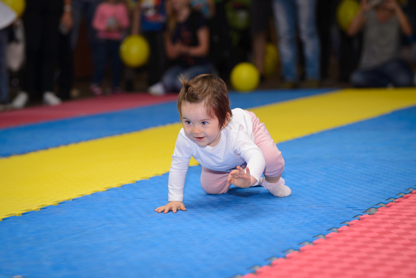 300 карапузов в Харькове посоревнуются на скорость в ползании, ходьбе и беге
