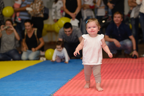 300 карапузов в Харькове посоревнуются на скорость в ползании, ходьбе и беге