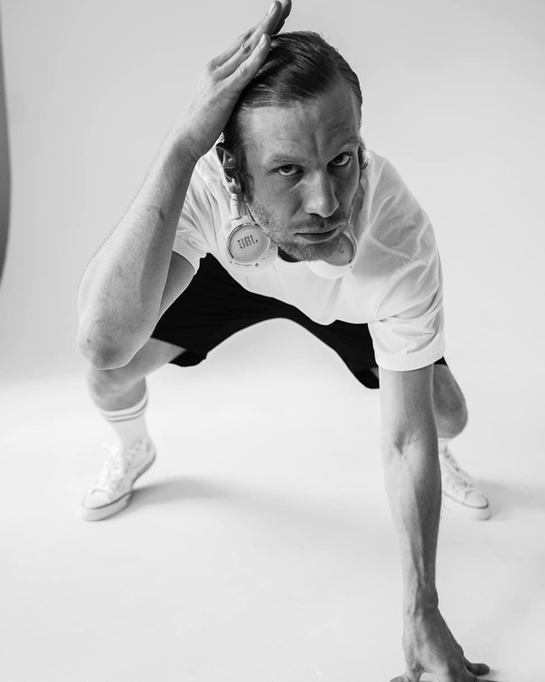 Иван Дорн станцевал в поддержку MARUV под ее Siren Song