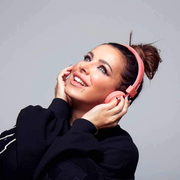 "Какие красавицы!": Лорак умилила Сеть фото с дочерью