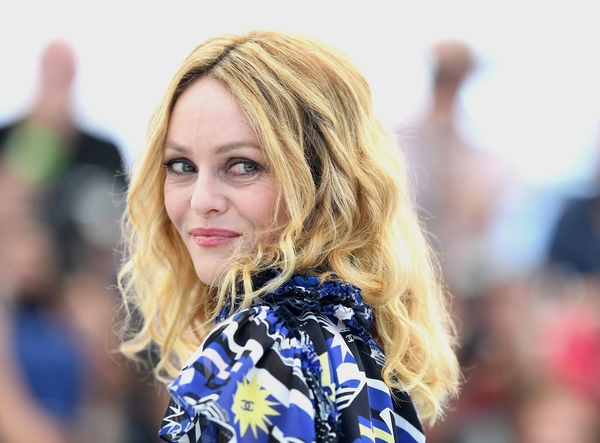 Бывшая Джонни Деппа выпустила клип на песню о Киеве