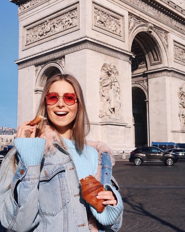 Непослушный халат: 17-летняя Внучка Ротару удивила откровенным снимком