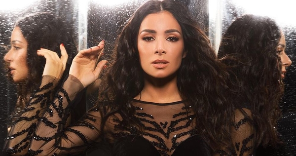 На известную украинскую певицу напали возле ее подъезда