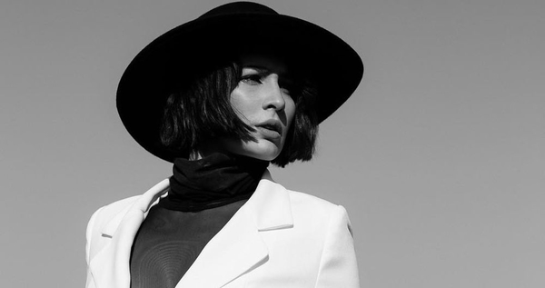 Певица MARUV внезапно стала длинноволосой блондинкой