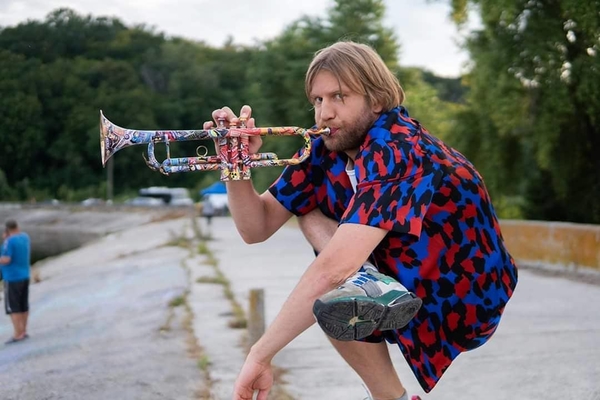 В муке и со скалкой: Иван Дорн опубликовал фото с дочкой