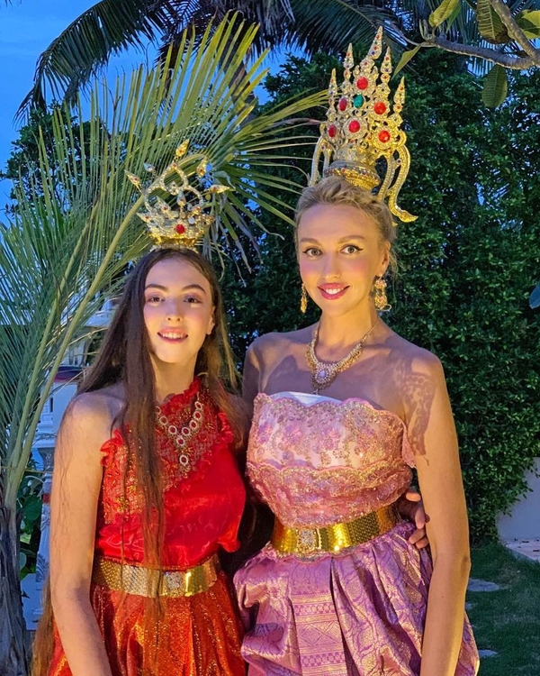 Оля Полякова трогательно поздравила дочь с днем рождения