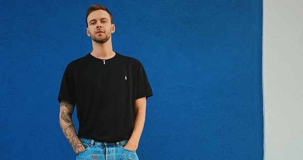 Макс Барских поделился редким снимком со своей мамой