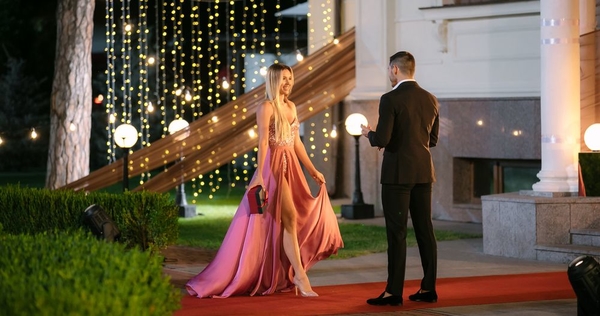 "Холостяк-9": Никиту Добрынина будут покорять едой и соблазнительными танцами