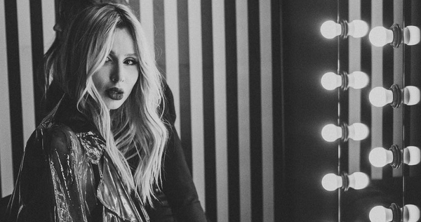 Светлана Лобода упала на сцене во время концерта в Канаде