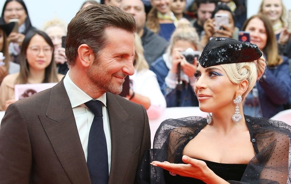 Леди Гага беременна от Брэдли Купера - СМИ