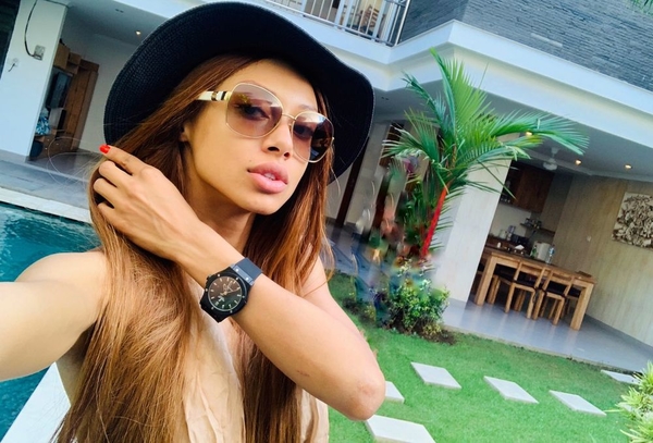 Наоми Кэмпбелл оценила стильный наряд звезды шоу "Холостяк"