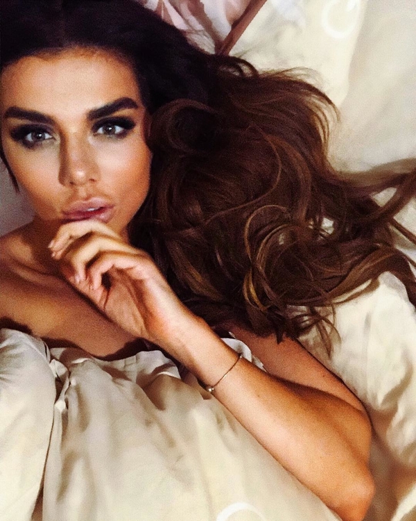 "Теперь я ещё и кондитер": Седокова эротично анонсировала сладкую программу