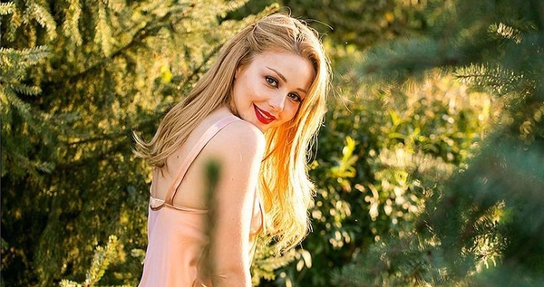 Как невеста: Тина Кароль очаровала Сеть снимком в белоснежном платье