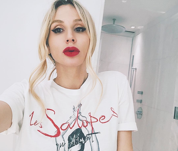 "Четкая девчонка": Лободу затроллили за фото в спортивном костюме