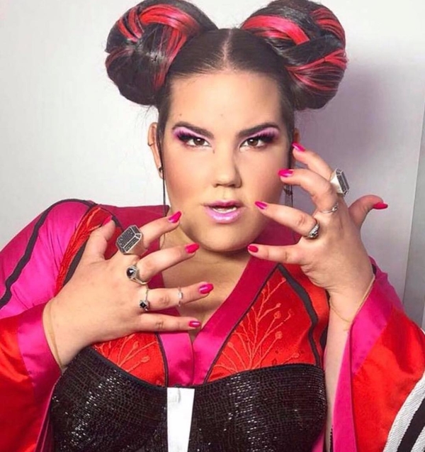 Смело: Фигуристая Нетта Барзилай поразила выступлением в купальнике