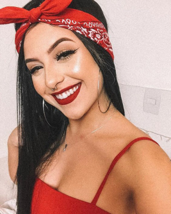 В трендах: ТОП-20 причесок с платком и банданой