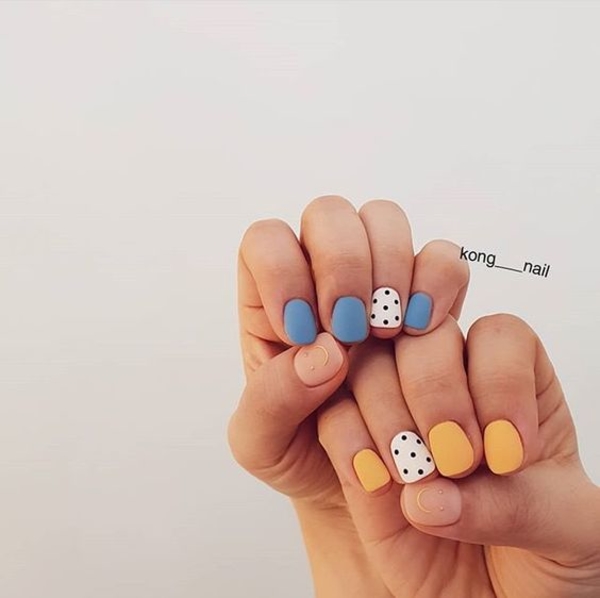 Маникюр в стиле минимализм: ТОП-25 крутых идей на весну