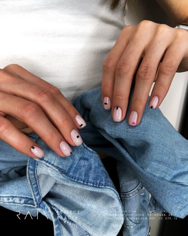 Маникюр в стиле минимализм: ТОП-25 крутых идей на весну